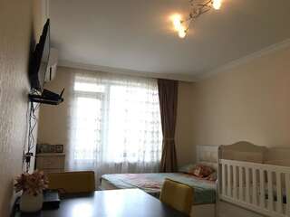 Проживание в семье Holiday homes Батуми Номер-студио с балконом-1