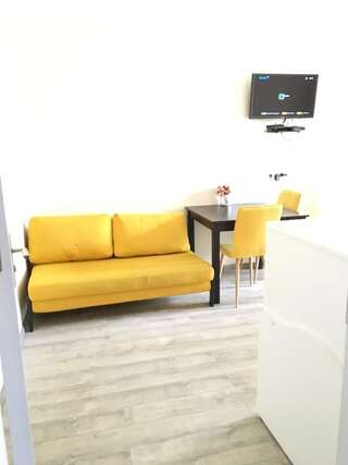 Проживание в семье Holiday homes Батуми Номер-студио с балконом-2